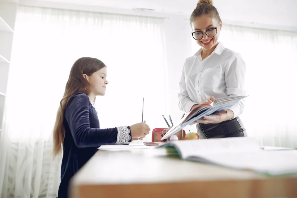 Sinh viên học tiếng Anh tại Cơ Sở Dạy Thêm Ngữ Văn
